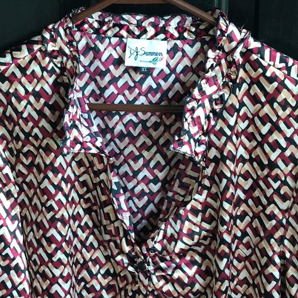 D J Summers is the brand on this pretty blouse - Picture 3 of 7